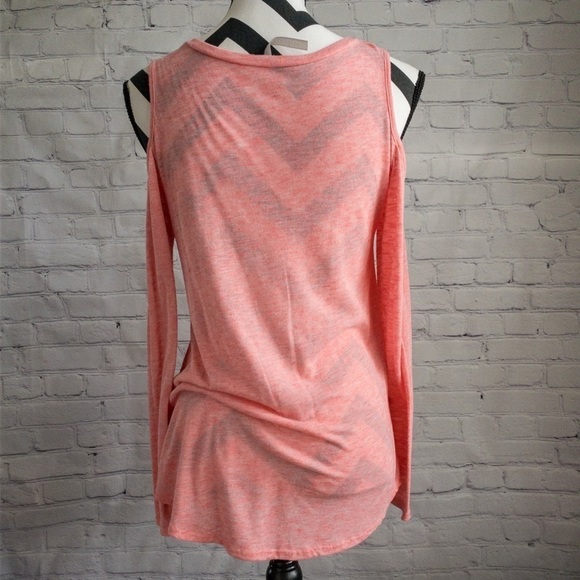 ๐ Cold Shoulder Coral Top Sz Med - Picture 2 of 3